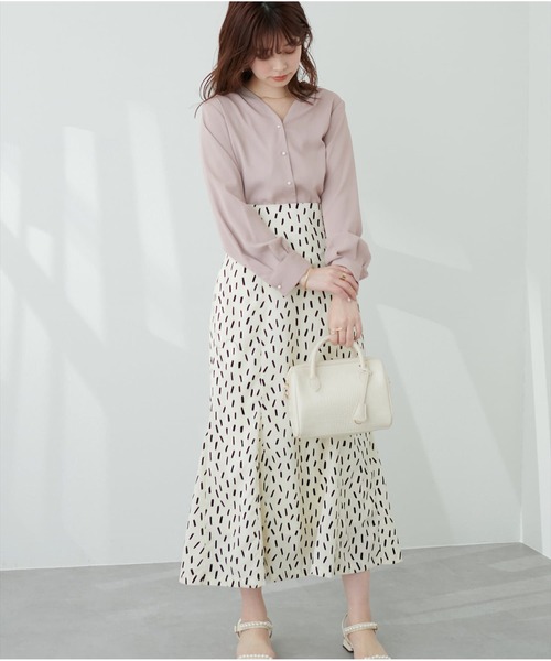 natural couture(ナチュラルクチュール)の「ちびパール釦とろみブラウス(シャツ/ブラウス・レディース・ミント/ネイビー/ドット/ラベンダー/アイボリー/グレイッシュベージュ/サックスブルー・FREE)」の13枚目の写真
