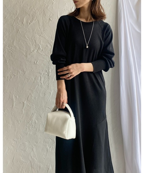 She's Closet(シーズクローゼット)の「カットリブバックオープンティアード切り替え長袖ロングマーメイドワンピース(ワンピース・レディース・ブラック/オートミール・FREE)」の3枚目の写真