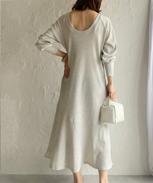 She's Closet(シーズクローゼット)の「カットリブバックオープンティアード切り替え長袖ロングマーメイドワンピース(ワンピース・レディース・ブラック/オートミール・FREE)」の4枚目の写真