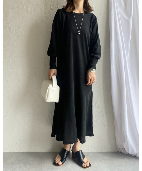 She's Closet(シーズクローゼット)の「カットリブバックオープンティアード切り替え長袖ロングマーメイドワンピース(ワンピース・レディース・ブラック/オートミール・FREE)」の7枚目の写真
