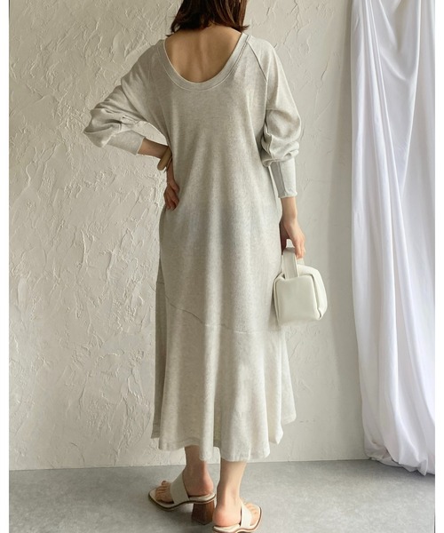 She's Closet(シーズクローゼット)の「カットリブバックオープンティアード切り替え長袖ロングマーメイドワンピース(ワンピース・レディース・ブラック/オートミール・FREE)」の9枚目の写真