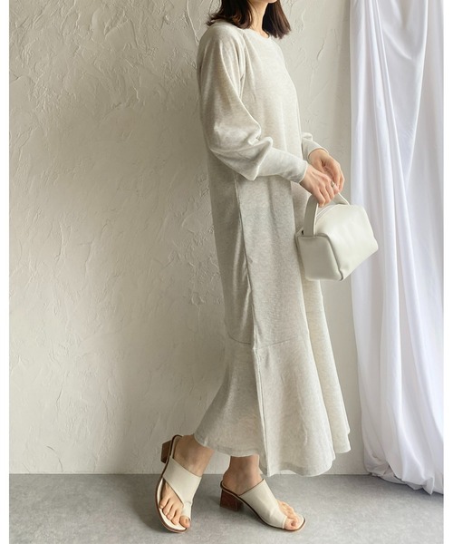 She's Closet(シーズクローゼット)の「カットリブバックオープンティアード切り替え長袖ロングマーメイドワンピース(ワンピース・レディース・ブラック/オートミール・FREE)」の12枚目の写真