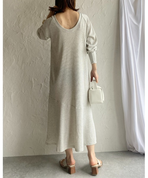 She's Closet(シーズクローゼット)の「カットリブバックオープンティアード切り替え長袖ロングマーメイドワンピース(ワンピース・レディース・ブラック/オートミール・FREE)」の15枚目の写真