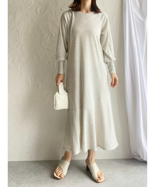 She's Closet(シーズクローゼット)の「カットリブバックオープンティアード切り替え長袖ロングマーメイドワンピース(ワンピース・レディース・ブラック/オートミール・FREE)」の17枚目の写真