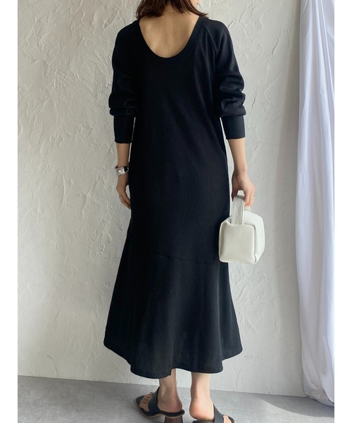 She's Closet(シーズクローゼット)の「カットリブバックオープンティアード切り替え長袖ロングマーメイドワンピース(ワンピース・レディース・ブラック/オートミール・FREE)」の18枚目の写真