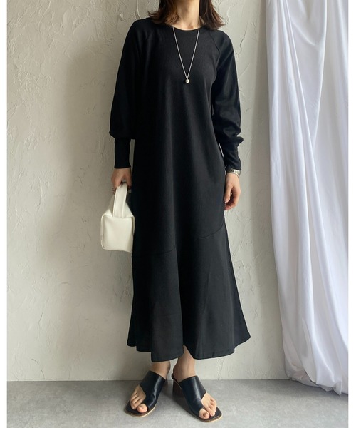 She's Closet(シーズクローゼット)の「カットリブバックオープンティアード切り替え長袖ロングマーメイドワンピース(ワンピース・レディース・ブラック/オートミール・FREE)」の20枚目の写真
