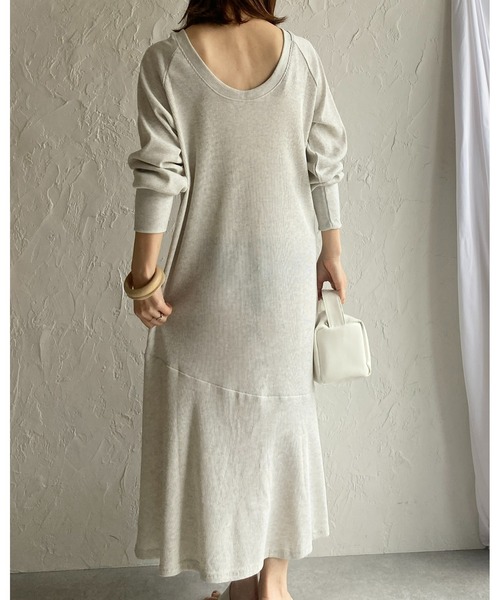 She's Closet(シーズクローゼット)の「カットリブバックオープンティアード切り替え長袖ロングマーメイドワンピース(ワンピース・レディース・ブラック/オートミール・FREE)」の22枚目の写真