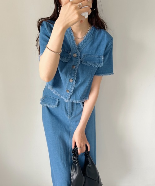 CLEA(クレア)の「【2点SET】フリンジデニムショート丈ジャケット+ロングスカート セットアップ(セットアップ・レディース・ブルー/ライトブルー・M/L)」の2枚目の写真