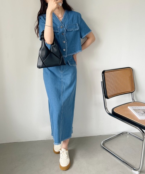 CLEA(クレア)の「【2点SET】フリンジデニムショート丈ジャケット+ロングスカート セットアップ(セットアップ・レディース・ブルー/ライトブルー・M/L)」の5枚目の写真