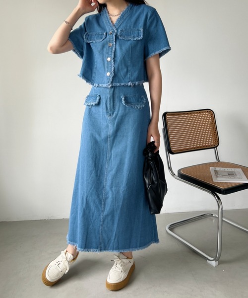 CLEA(クレア)の「【2点SET】フリンジデニムショート丈ジャケット+ロングスカート セットアップ(セットアップ・レディース・ブルー/ライトブルー・M/L)」の3枚目の写真