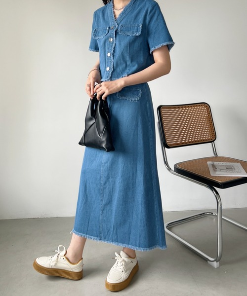 CLEA(クレア)の「【2点SET】フリンジデニムショート丈ジャケット+ロングスカート セットアップ(セットアップ・レディース・ブルー/ライトブルー・M/L)」の8枚目の写真