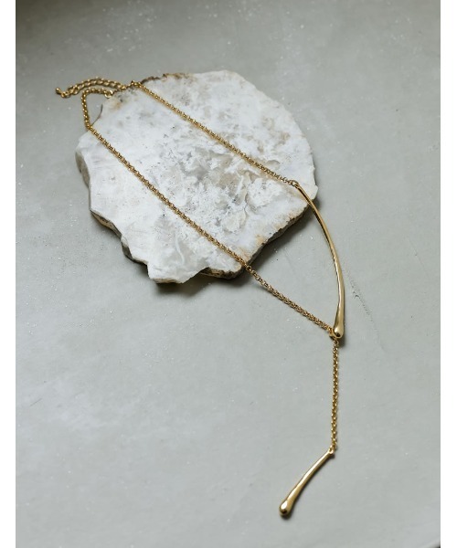 Re:EDIT（リエディ）の「ロングドロップモチーフスライドYシェイプネックレス（ネックレス・レディース・ゴールド/シルバー・FREE）」の2枚目の写真