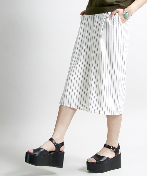 WEGO(ウィゴー)の「WEGO/ カットガウチョパンツ(その他パンツ・レディース・ホワイト系その他/ブラック/杢グレー/オフホワイト/カーキ/ブルー系その他・FREE)」の2枚目の写真