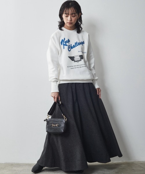 CHIC STYLE(シックスタイル)の「<大きいサイズ>ロゴプリント裏起毛トレーナー シックスタイル(スウェット・レディース・オフホワイト/ブラウン・L/LL/3L/4L/5L)」の5枚目の写真