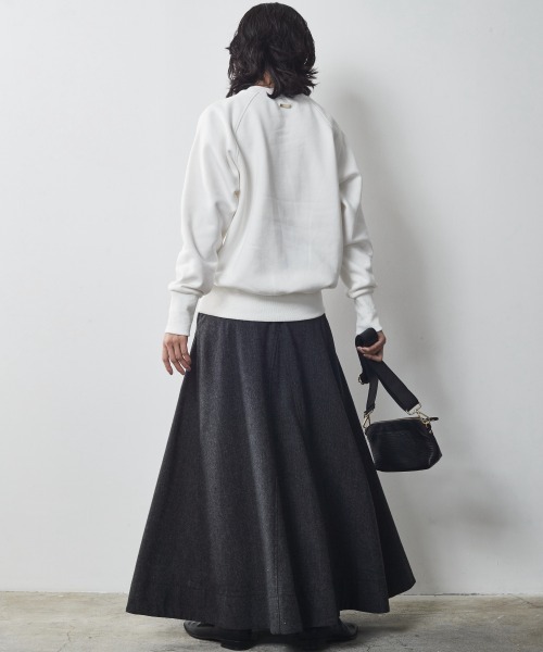 CHIC STYLE(シックスタイル)の「<大きいサイズ>ロゴプリント裏起毛トレーナー シックスタイル(スウェット・レディース・オフホワイト/ブラウン・L/LL/3L/4L/5L)」の14枚目の写真