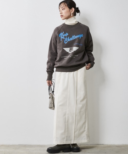 CHIC STYLE(シックスタイル)の「<大きいサイズ>ロゴプリント裏起毛トレーナー シックスタイル(スウェット・レディース・オフホワイト/ブラウン・L/LL/3L/4L/5L)」の8枚目の写真