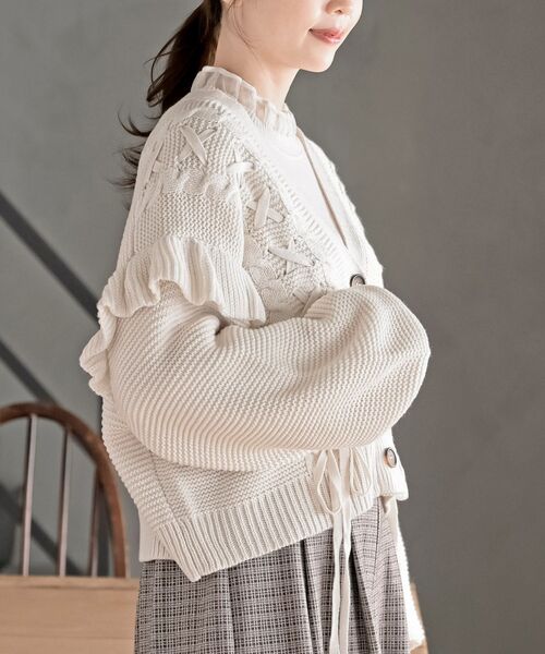 rps（アールピーエス）の「サイドレースアップケーブルフリルニット