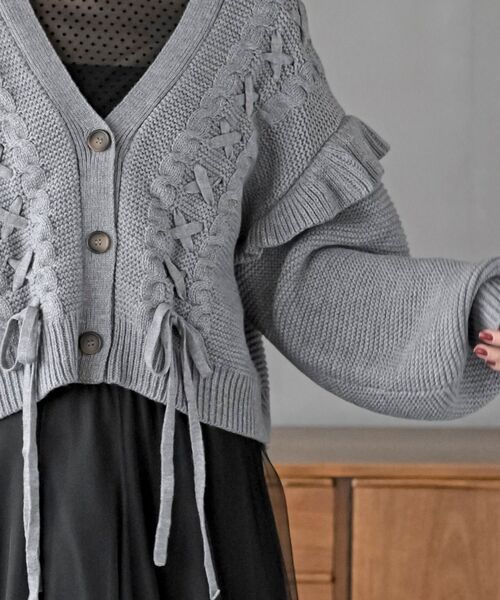 rps（アールピーエス）の「サイドレースアップケーブルフリルニット