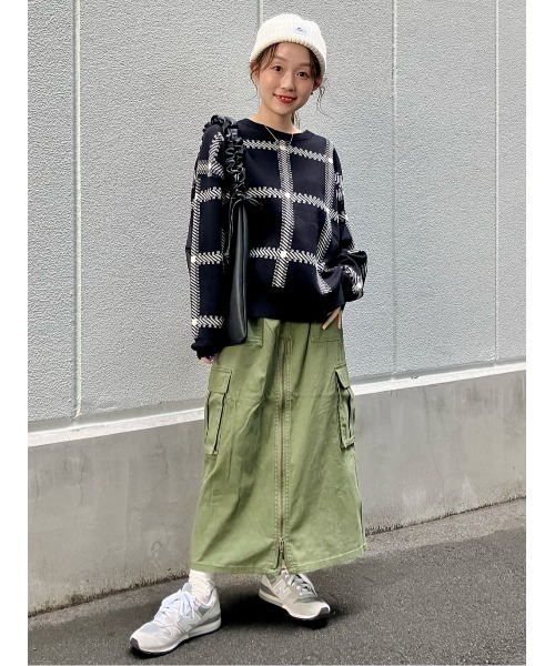 HONEYSUCKLE ROSE（ハニーサックルローズ）の「HONEYSUCKLE ROSE(ハニーサックルローズ)マシュマロタッチクルーニット（ニット/セーター・レディース・ホワイト×ブラック・M/L）」の19枚目の写真