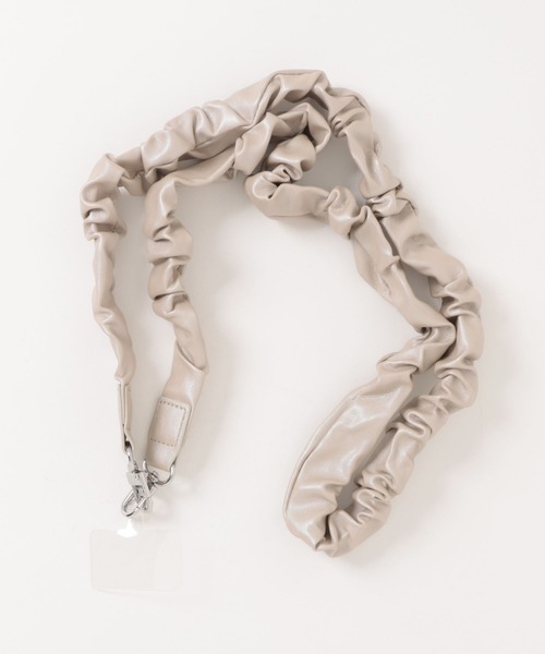 LAC-VERT（ラック・ヴェール）の「フェイクレザーPUギャザースマホストラップ（スマホグッズ・レディース・シルバー/ブラック/アイボリー/ゴールド・FREE）」の8枚目の写真