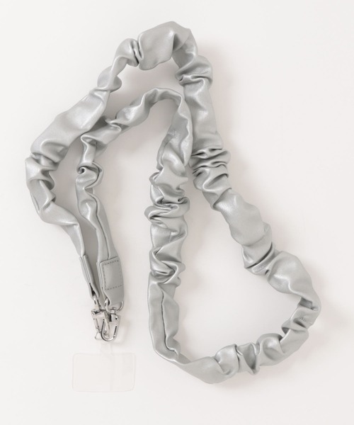 LAC-VERT（ラック・ヴェール）の「フェイクレザーPUギャザースマホストラップ（スマホグッズ・レディース・シルバー/ブラック/アイボリー/ゴールド・FREE）」の10枚目の写真