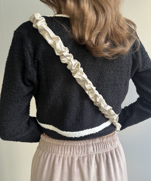 LAC-VERT（ラック・ヴェール）の「フェイクレザーPUギャザースマホストラップ（スマホグッズ・レディース・シルバー/ブラック/アイボリー/ゴールド・FREE）」の17枚目の写真