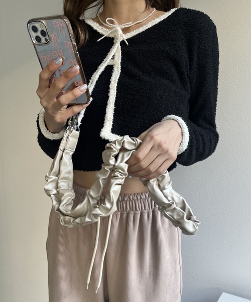 LAC-VERT（ラック・ヴェール）の「フェイクレザーPUギャザースマホストラップ（スマホグッズ・レディース・シルバー/ブラック/アイボリー/ゴールド・FREE）」の21枚目の写真