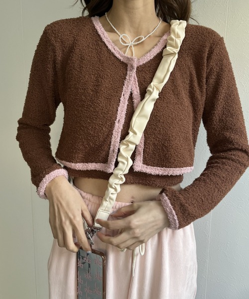 LAC-VERT（ラック・ヴェール）の「フェイクレザーPUギャザースマホストラップ（スマホグッズ・レディース・シルバー/ブラック/アイボリー/ゴールド・FREE）」の11枚目の写真