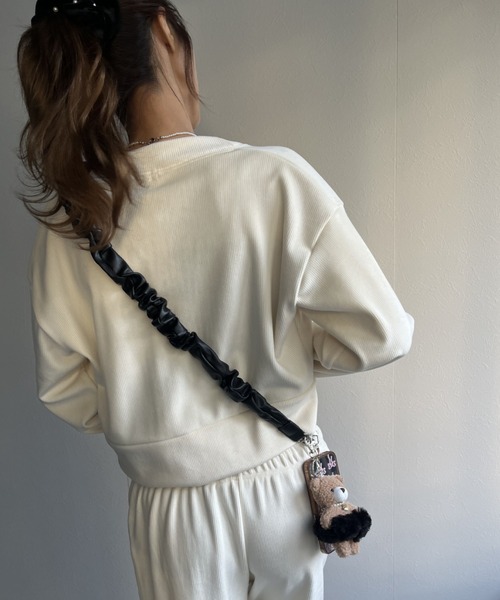 LAC-VERT（ラック・ヴェール）の「フェイクレザーPUギャザースマホストラップ（スマホグッズ・レディース・シルバー/ブラック/アイボリー/ゴールド・FREE）」の12枚目の写真