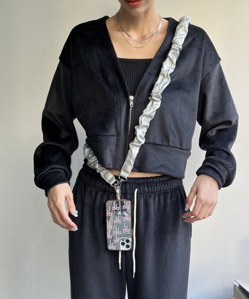 LAC-VERT（ラック・ヴェール）の「フェイクレザーPUギャザースマホストラップ（スマホグッズ・レディース・シルバー/ブラック/アイボリー/ゴールド・FREE）」の15枚目の写真