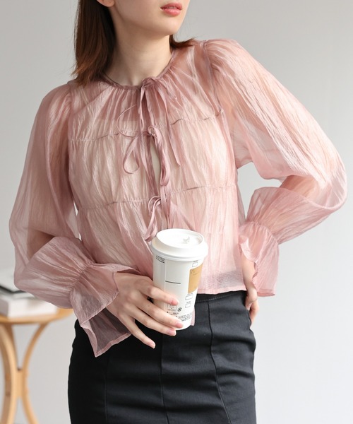LAC-VERT(ラック・ヴェール)の「【2WAY】オーガンジーシアーシャーリングリボンブラウス(シャツ/ブラウス・レディース・グレイッシュベージュ/ブラック/ピンク/ブルー/オフホワイト・FREE)」の5枚目の写真