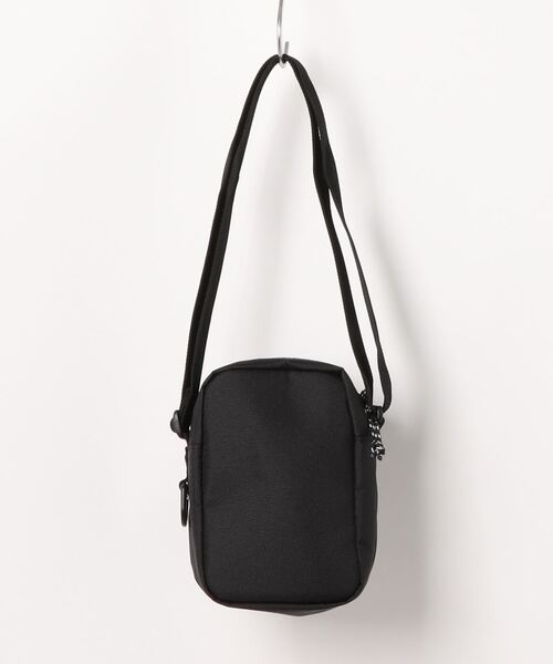 THRASHER（スラッシャー）の「撥水加工 縦型 ミニショルダーポーチ BENCHMARKシリーズ（ショルダーバッグ・メンズ・ブラック・FREE）」の4枚目の写真