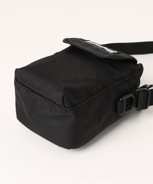 THRASHER（スラッシャー）の「撥水加工 縦型 ミニショルダーポーチ BENCHMARKシリーズ（ショルダーバッグ・メンズ・ブラック・FREE）」の5枚目の写真