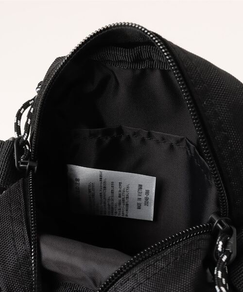 THRASHER（スラッシャー）の「撥水加工 縦型 ミニショルダーポーチ BENCHMARKシリーズ（ショルダーバッグ・メンズ・ブラック・FREE）」の6枚目の写真