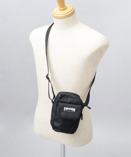 THRASHER（スラッシャー）の「撥水加工 縦型 ミニショルダーポーチ BENCHMARKシリーズ（ショルダーバッグ・メンズ・ブラック・FREE）」の16枚目の写真
