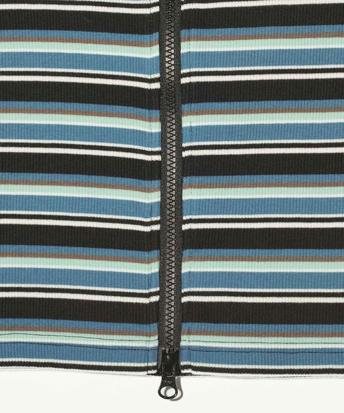 X-girl（エックスガール）の「STRIPED ZIP UP S/S TOP（シャツ/ブラウス・レディース・ブラック/ブルー/ブラウン・M/S）」の6枚目の写真