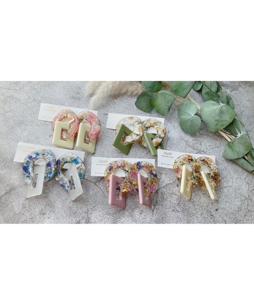 tone(トーン)の「【inori】フラワーサークル(MA)(イヤリング・レディース・その他2/その他/ホワイト×グリーン/その他1/その他3/その他5/その他4・FREE)」の2枚目の写真