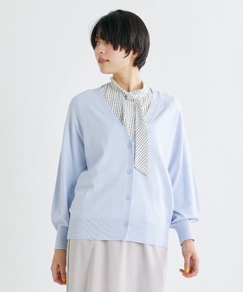 INED CLARO（イネドクラロ）の「【AIが導いた春ニット】ヴィスコースエステルニットカーディガン（カーディガン/ボレロ・レディース・サックスブルー/ブラウン/グレー/オフホワイト/ベージュ・フリー）」の5枚目の写真
