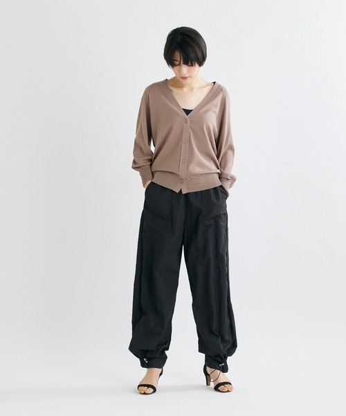 INED CLARO（イネドクラロ）の「【AIが導いた春ニット】ヴィスコースエステルニットカーディガン（カーディガン/ボレロ・レディース・サックスブルー/ブラウン/グレー/オフホワイト/ベージュ・フリー）」の17枚目の写真