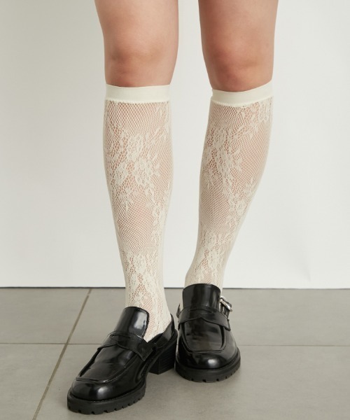 LILY BROWN（リリーブラウン）の「シアーレースハイソックス（ソックス/靴下・レディース・A/B/C/D・FREE）」の2枚目の写真