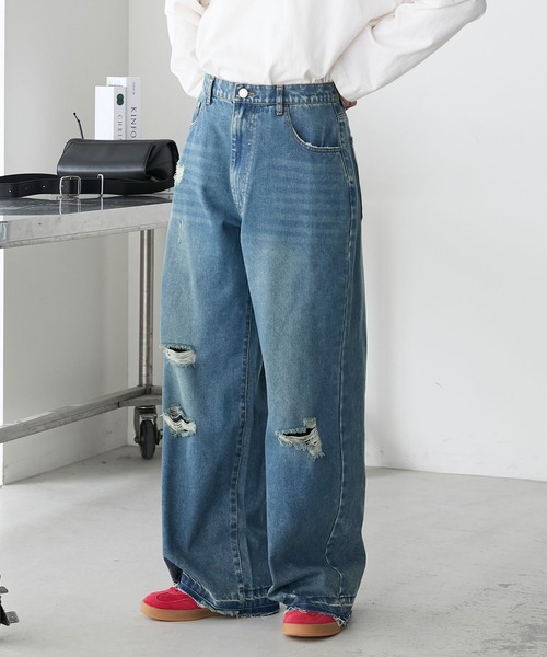 forksy.(フォルクシー)の「【forksy.】ダメージワイドデニムパンツ/箔プリント(デニムパンツ・レディース・ブルー/ダークグレー/サックスブルー系1・L/M/S)」の3枚目の写真