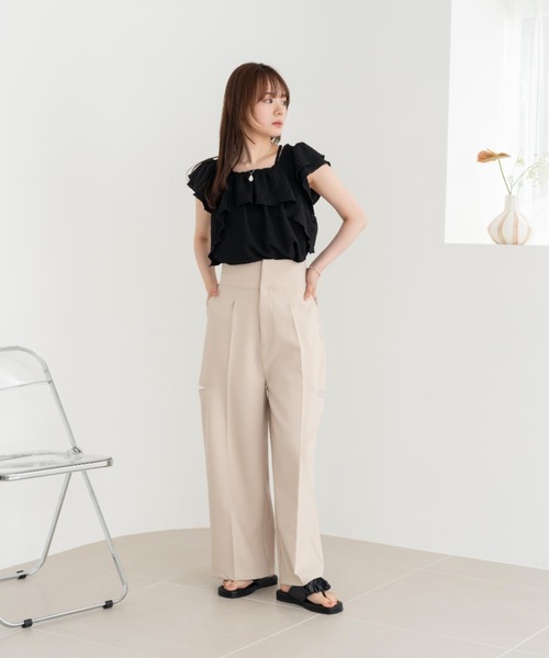hinari（ヒナリ）の「サイドカットアウトパンツ（その他パンツ）」 - WEAR