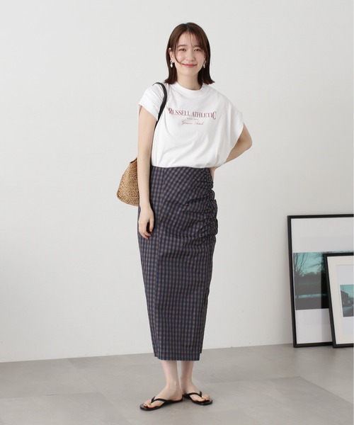 N.（N. Natural Beauty Basic）（エヌエヌナチュラルビューティーベーシック）の「【Ｎ．×ＲＵＳＳＥＬＬ　ＡＴＨＬＥＴＩＣ】◆ロゴＳＳＴ（Tシャツ/カットソー・レディース・チャコール/ベージュ/オフホワイト・MEDIUM）」の6枚目の写真