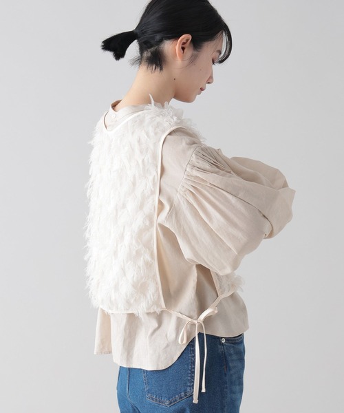 studio CLIP(スタディオクリップ)の「《natural by clip》フェザー×チュールジレ(ベスト・レディース・ブラック/アイボリー・FREE)」の11枚目の写真