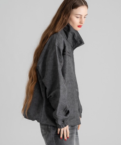 WISH FOR EVER(ウィッシュフォーエバー)の「WIND PROOF GRADATION TRACK JACKET/ ウインドプルーフグラデーショントラックジャケット(ブルゾン・メンズ・オリーブ/チャコール・LARGE/MEDIUM)」の19枚目の写真