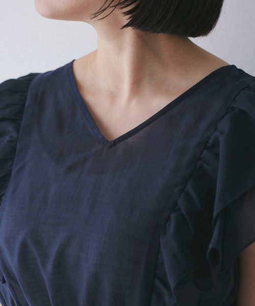 VIS（ビス）の「【WEB限定】【前後2WAY】袖フリルVネックブラウス【洗える】（シャツ/ブラウス・レディース・ネイビー/オフホワイト/ライトグリーン・FREE）」の17枚目の写真