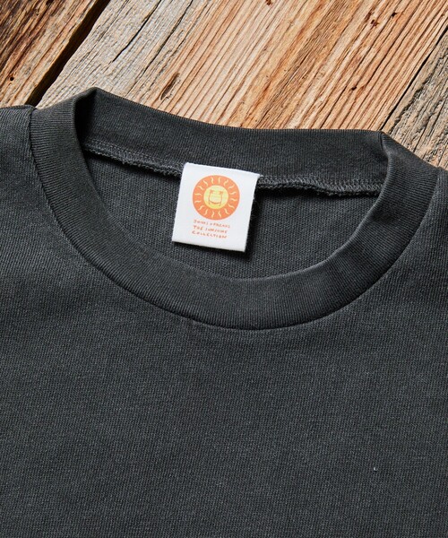 Jonas Claesson（ジョナスクレアッソン）の「JONAS CLAESSON/ジョナスクレアッソン Insideout Hello Sunshine Tee/インサイドアウト ハローサンシャインTシャツ/リバーシブル/リラックスフィット（Tシャツ/カットソー・メンズ・マスタード/ターコイズブルー/オフホワイト/チャコールグレー・MEDIUM/LARGE）」の15枚目の写真