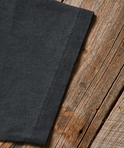 Jonas Claesson（ジョナスクレアッソン）の「JONAS CLAESSON/ジョナスクレアッソン Insideout Hello Sunshine Tee/インサイドアウト ハローサンシャインTシャツ/リバーシブル/リラックスフィット（Tシャツ/カットソー・メンズ・マスタード/ターコイズブルー/オフホワイト/チャコールグレー・MEDIUM/LARGE）」の19枚目の写真