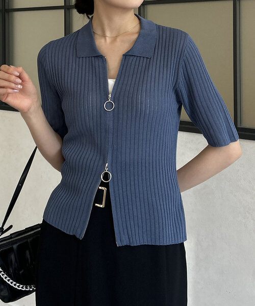 Thevon（ゼボン）の「ダブルジップ襟付き半袖ニット（カーディガン/ボレロ・レディース・ブルー/アイボリー/ブラック/ベージュ・FREE）」の4枚目の写真