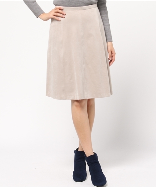 NATURAL BEAUTY BASIC（ナチュラルビューティーベーシック）の「【JJ 12月号掲載】JJ コラボ_フェイクスエードフレアスカート（スカート・レディース・ダークベージュ/ブラウン系その他/ベージュ系その他/ベージュ・SMALL/X-SMALL/LARGE/MEDIUM）」の2枚目の写真